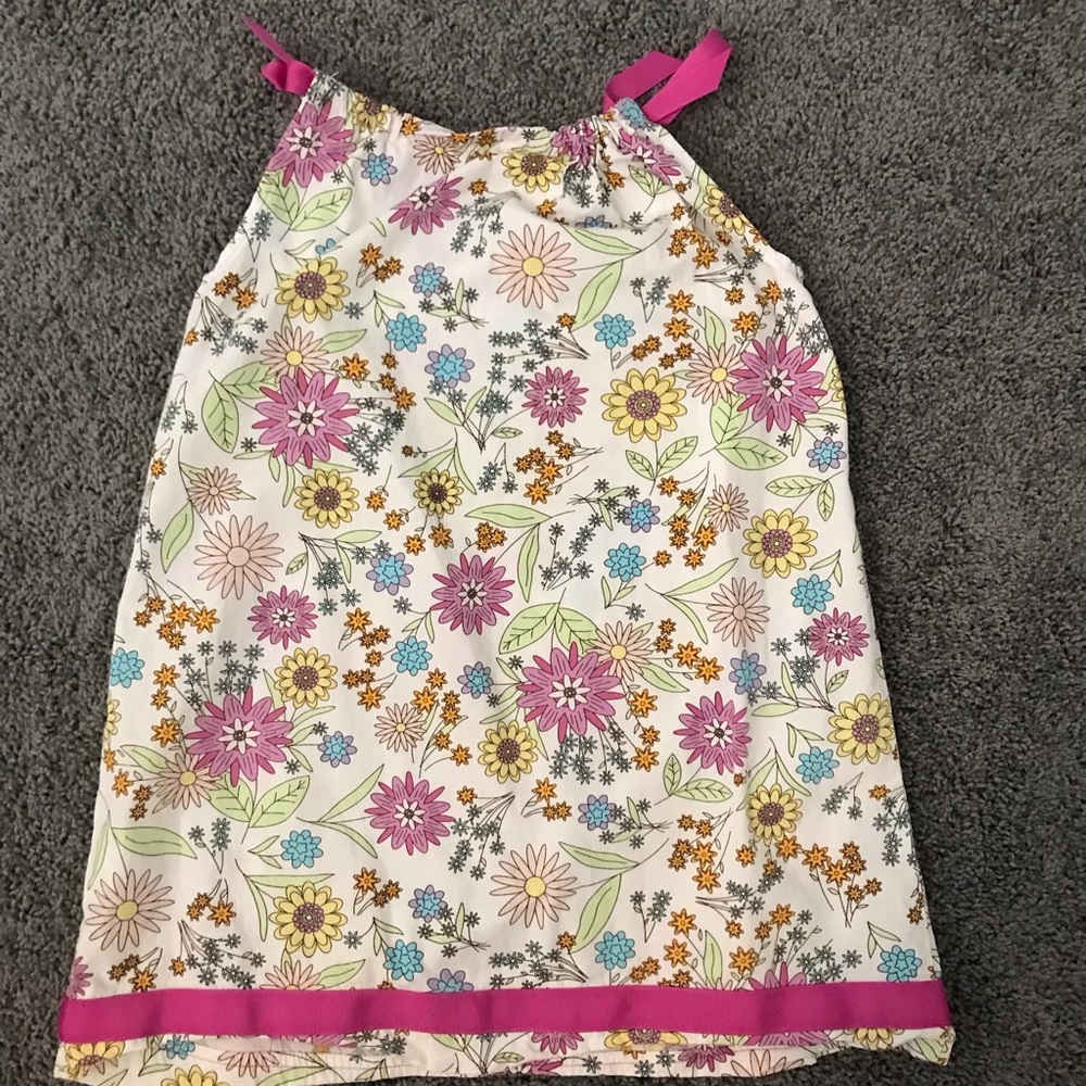 Perfect condition, ties at shoulders summer dress